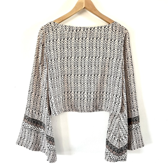 Free People Printed Stars Aligned Wide Bell Sleeve Boxy Crop Blouse Size Small - Picture 2 of 9